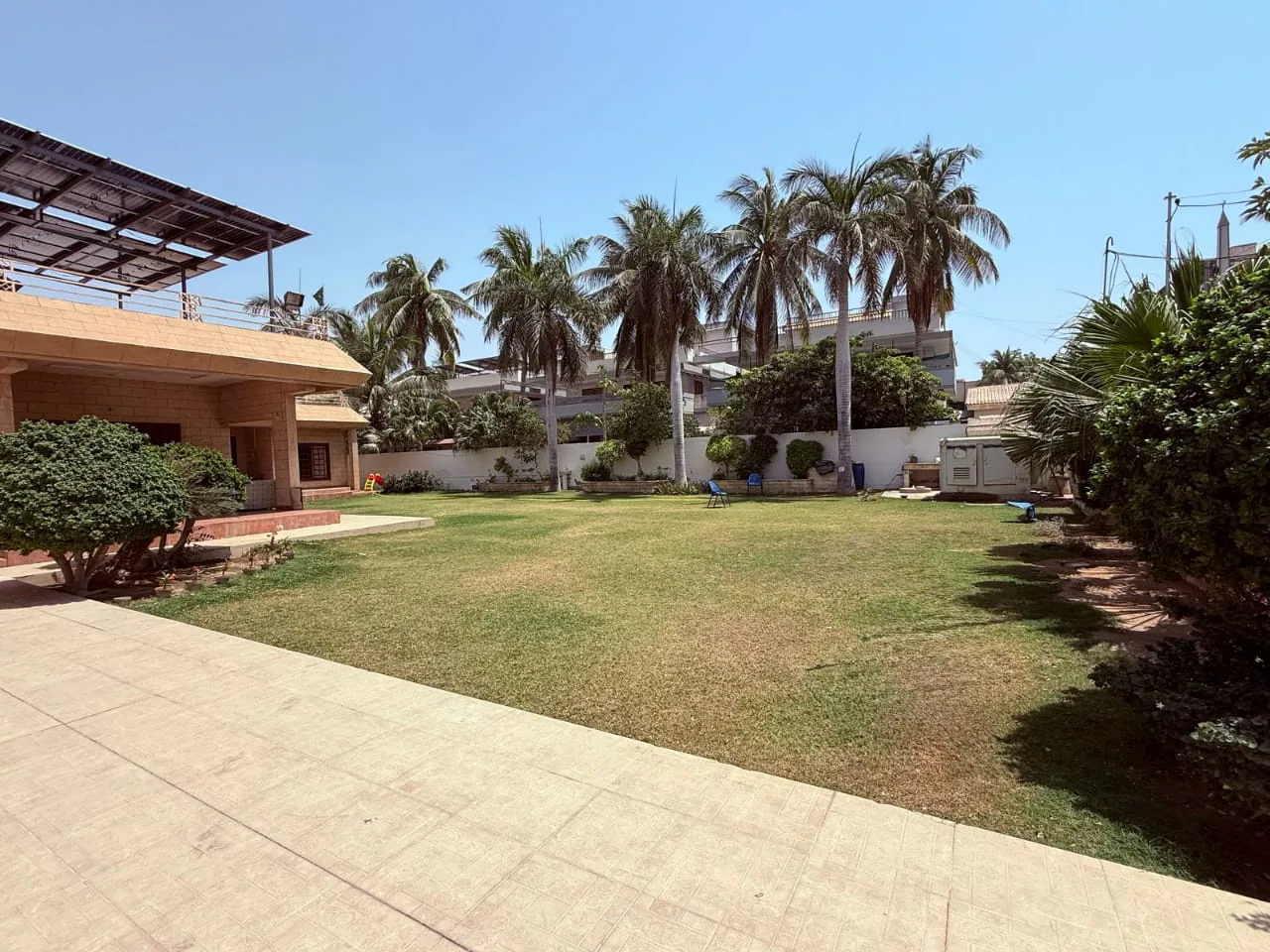 Private Lawn 